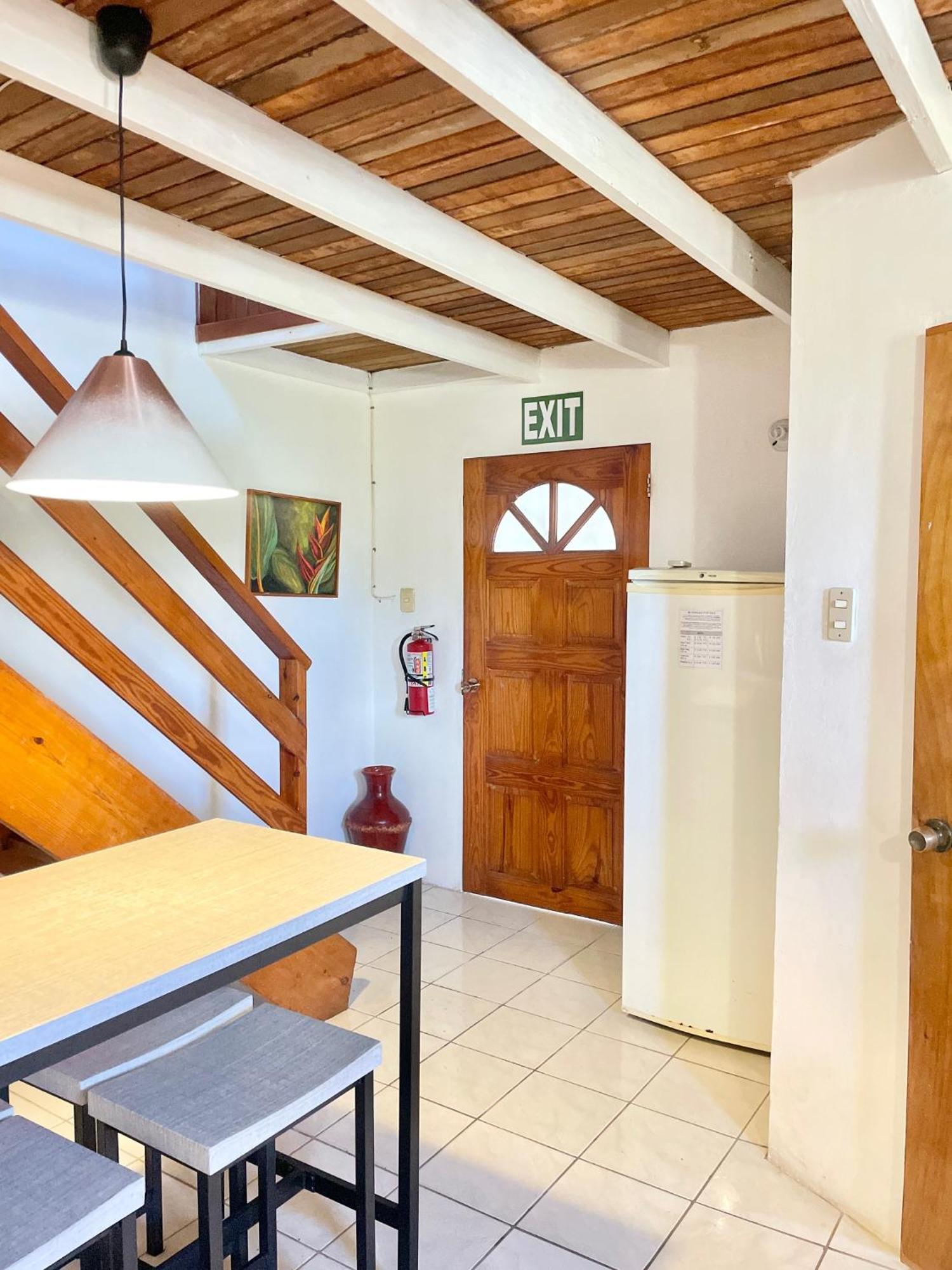 Bananaquit Tobago -Stay Near The Beach Crown Point Exterior foto