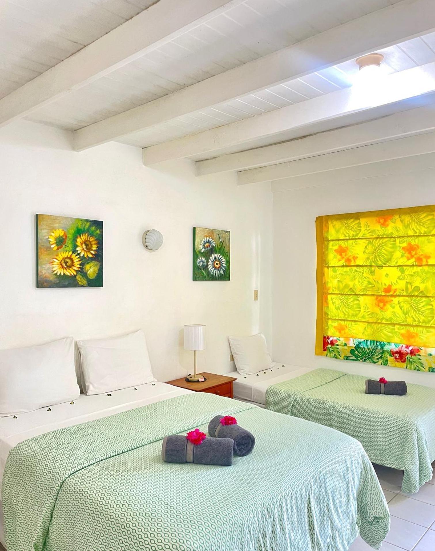 Bananaquit Tobago -Stay Near The Beach Crown Point Exterior foto